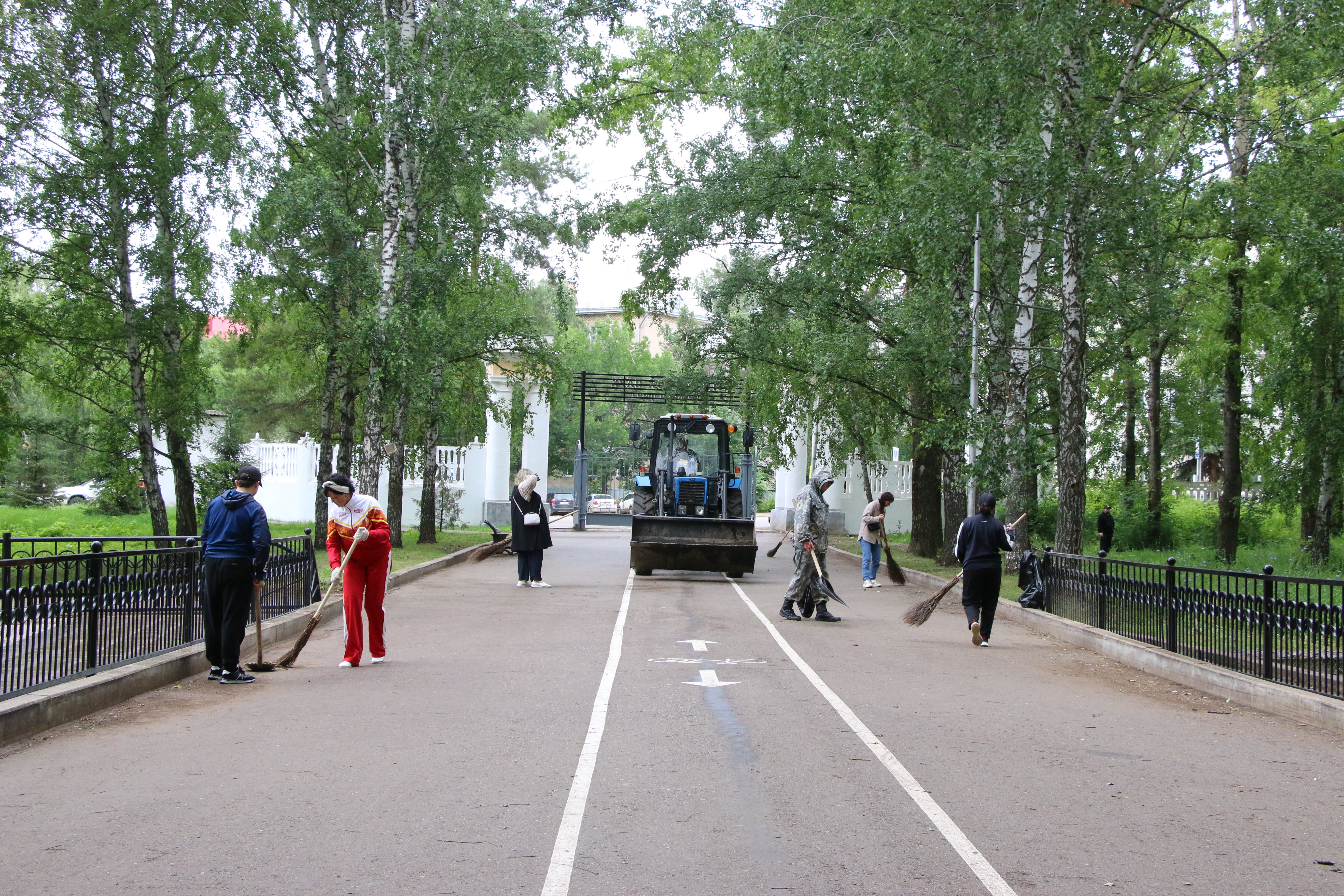 Сегодня в парке им. Ю. Гагарина прошел очередной День чистоты