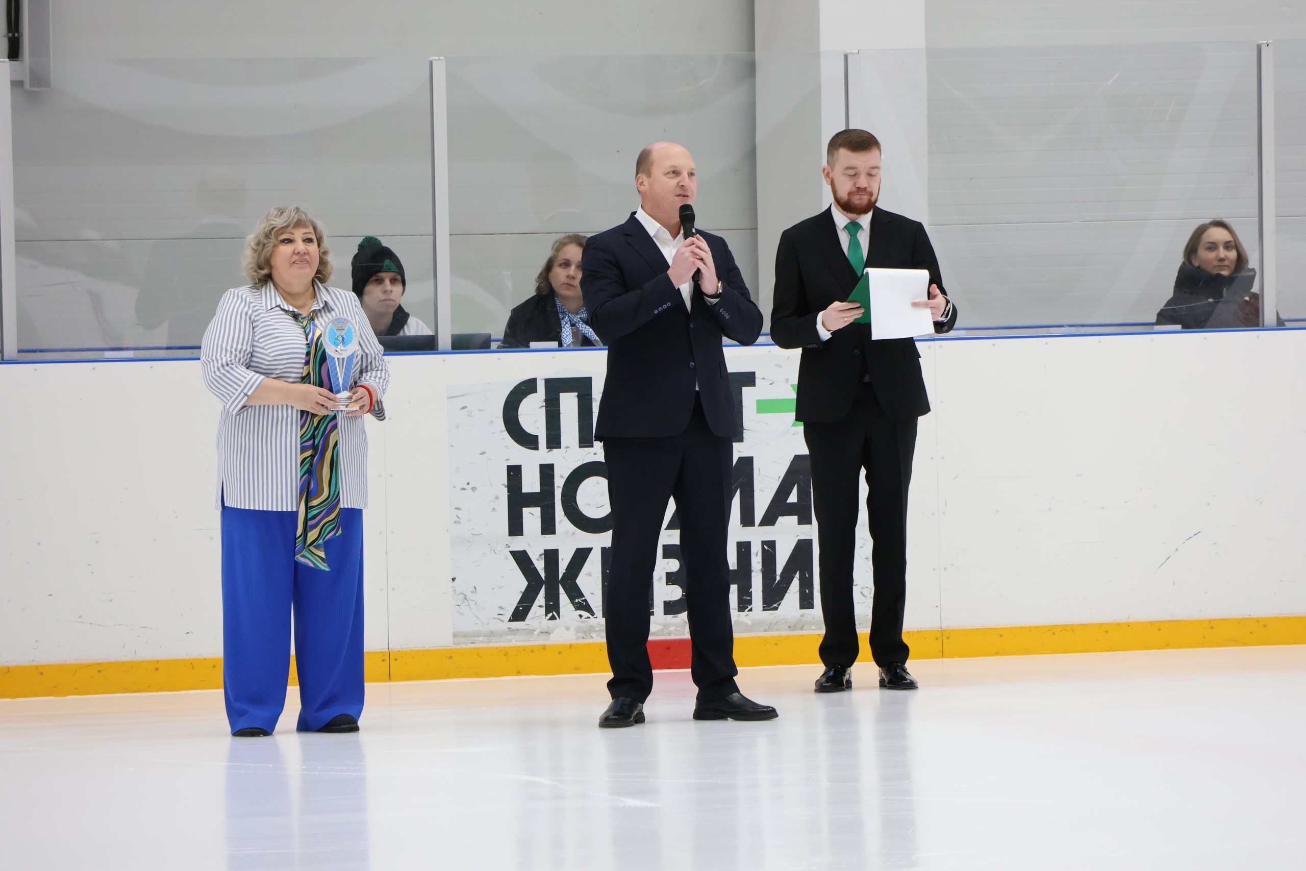 Сегодня ледовый дворец «Октябрьский» отметил год со дня открытия